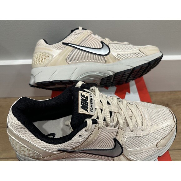 Women’s Nike Zoom Vomero 5 Running Shoes Pearl White/Chrome Light Bone 10 NIB! - Picture 7 of 16